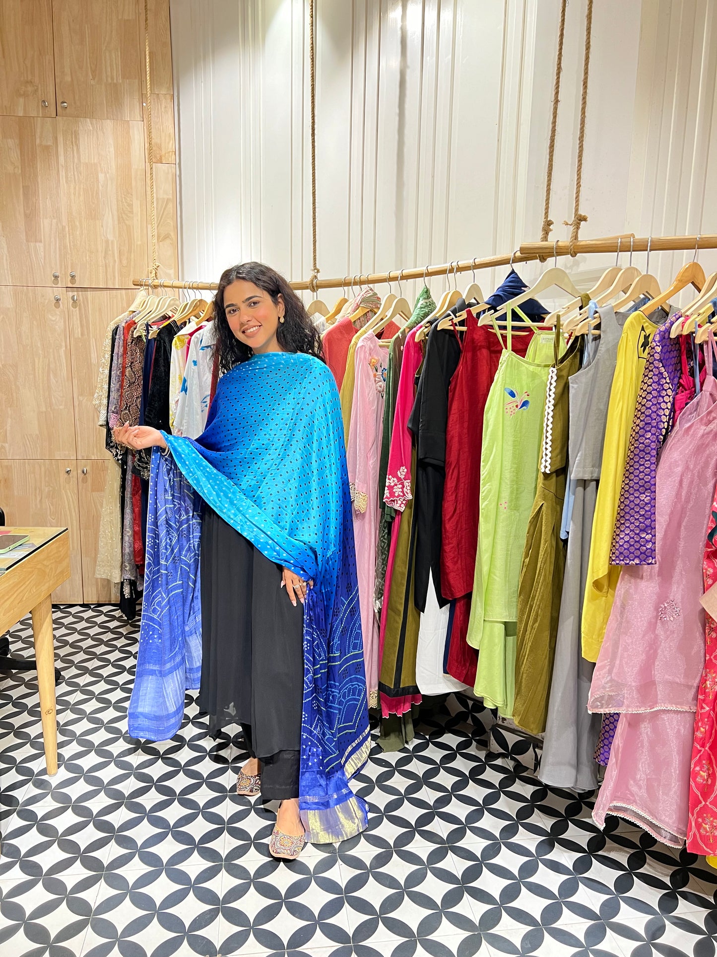 THE VISHAYA suit set