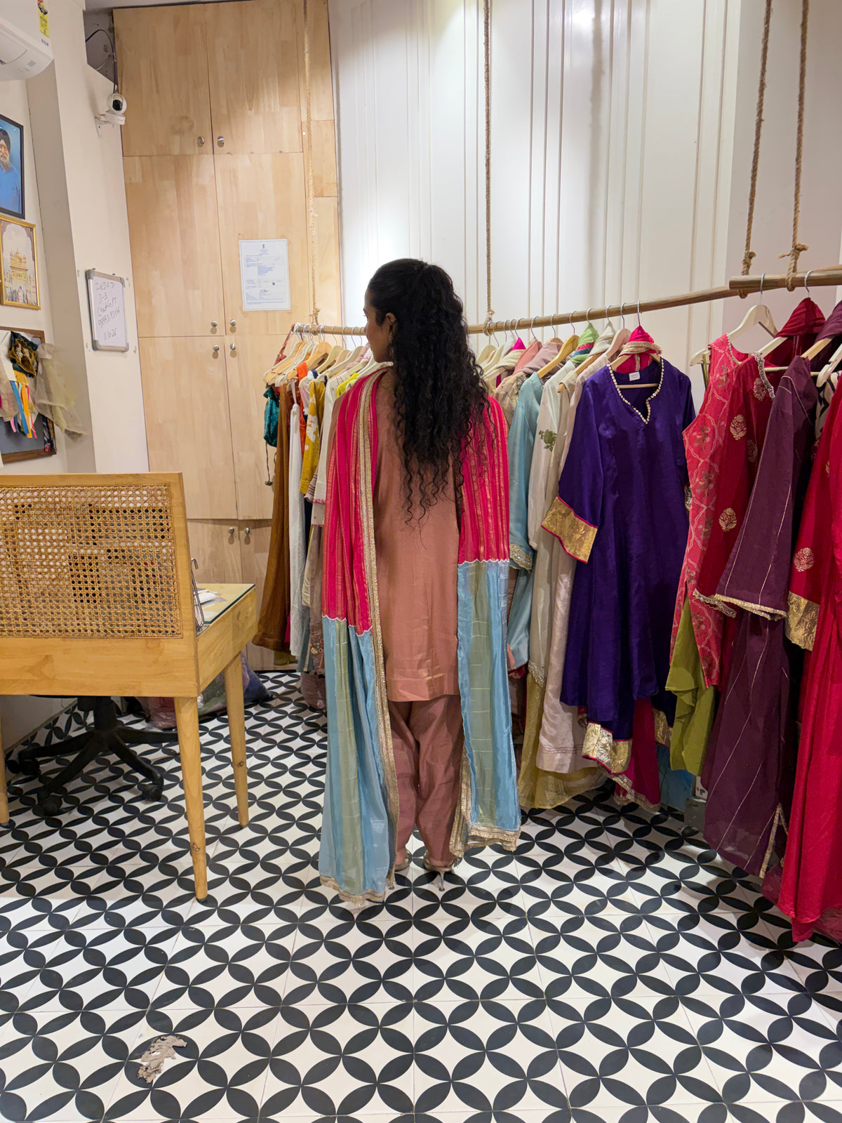 THE GULAFSHA suit set
