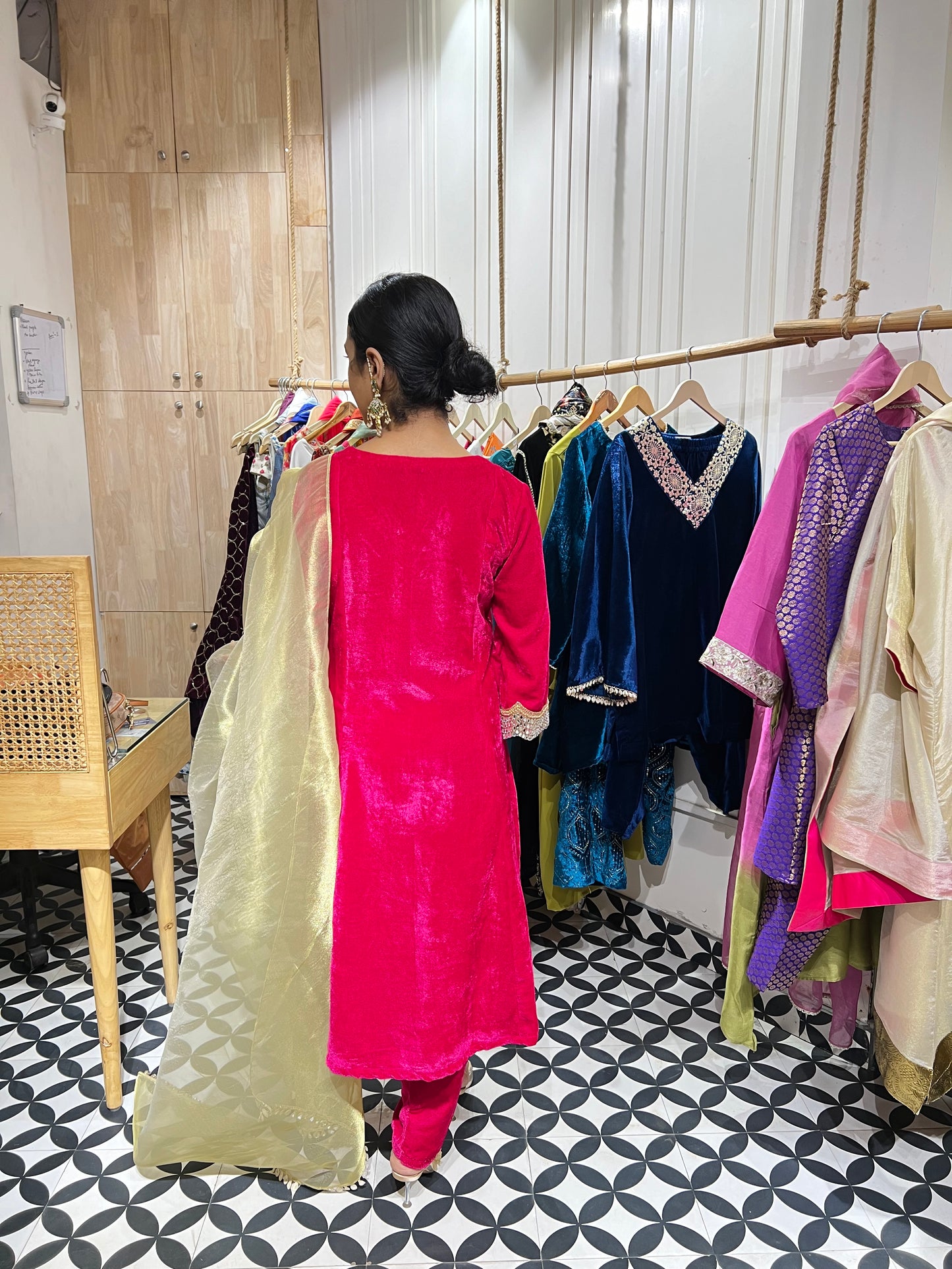 The Eshanya suit set