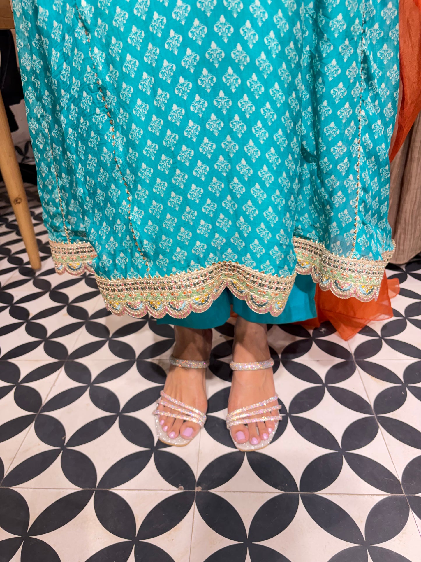 THE AFSANA suit set