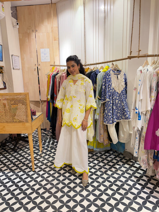 THE AROHI suit set