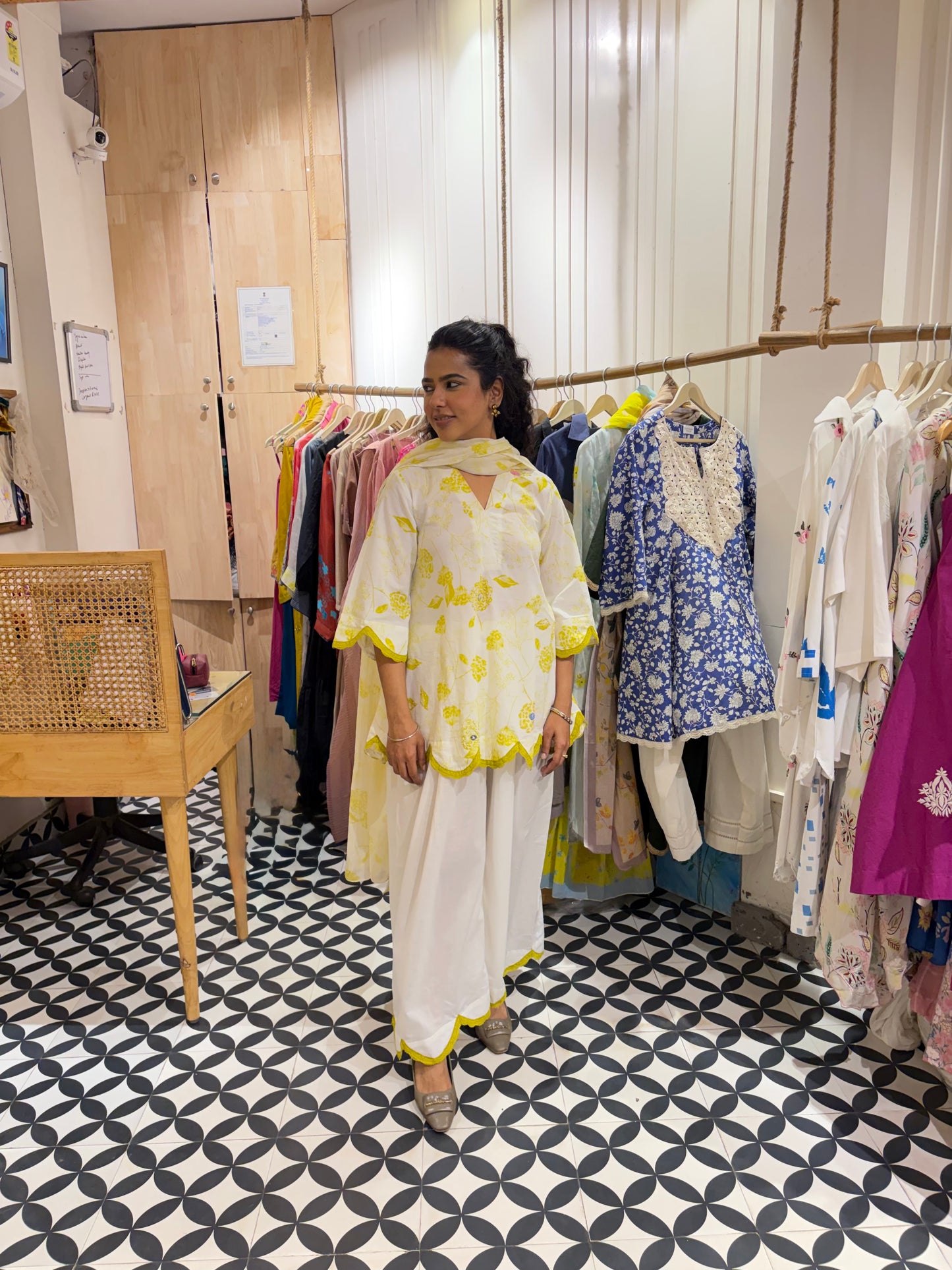 THE AROHI suit set