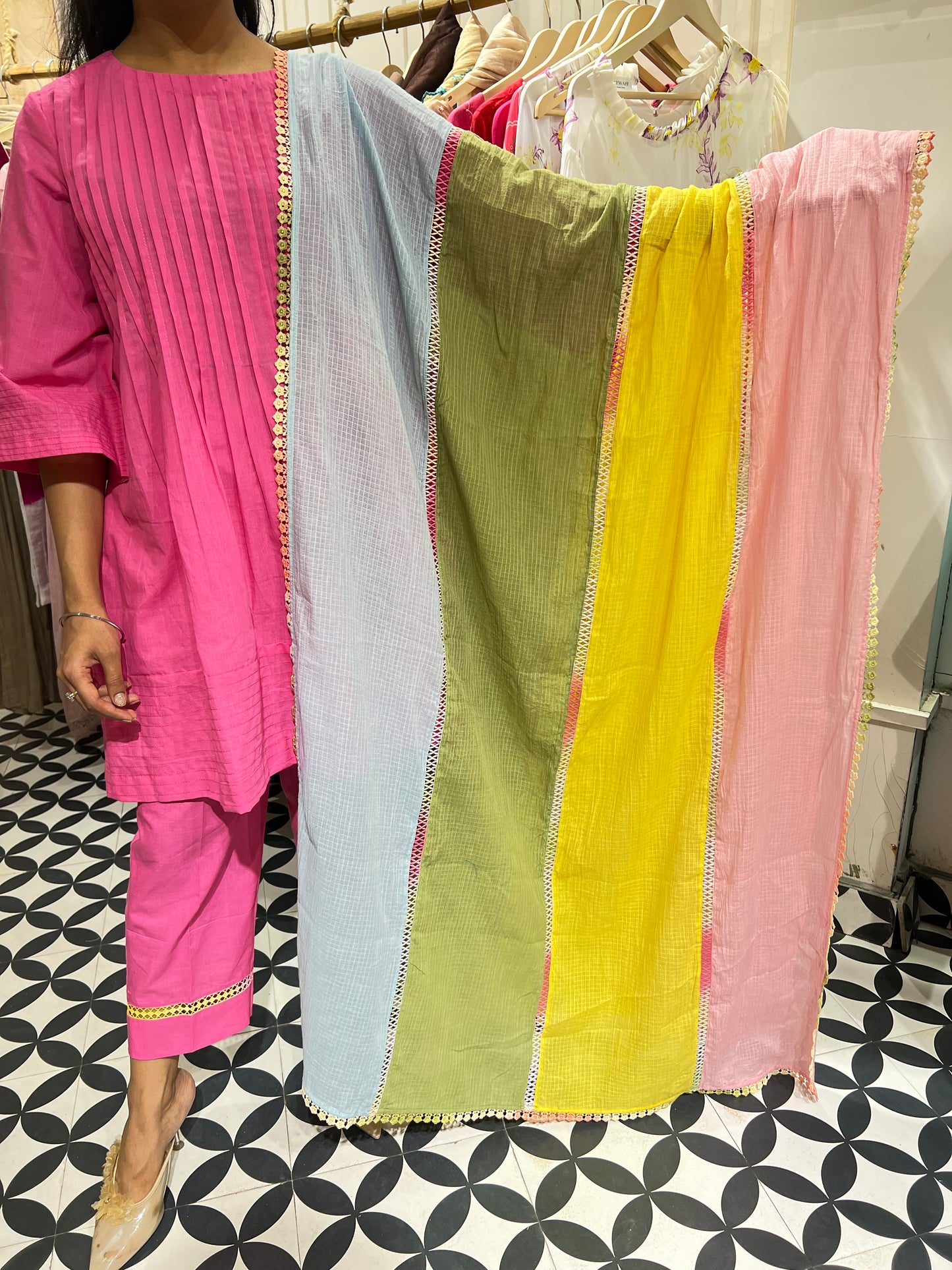 THE TAVANYA suit set