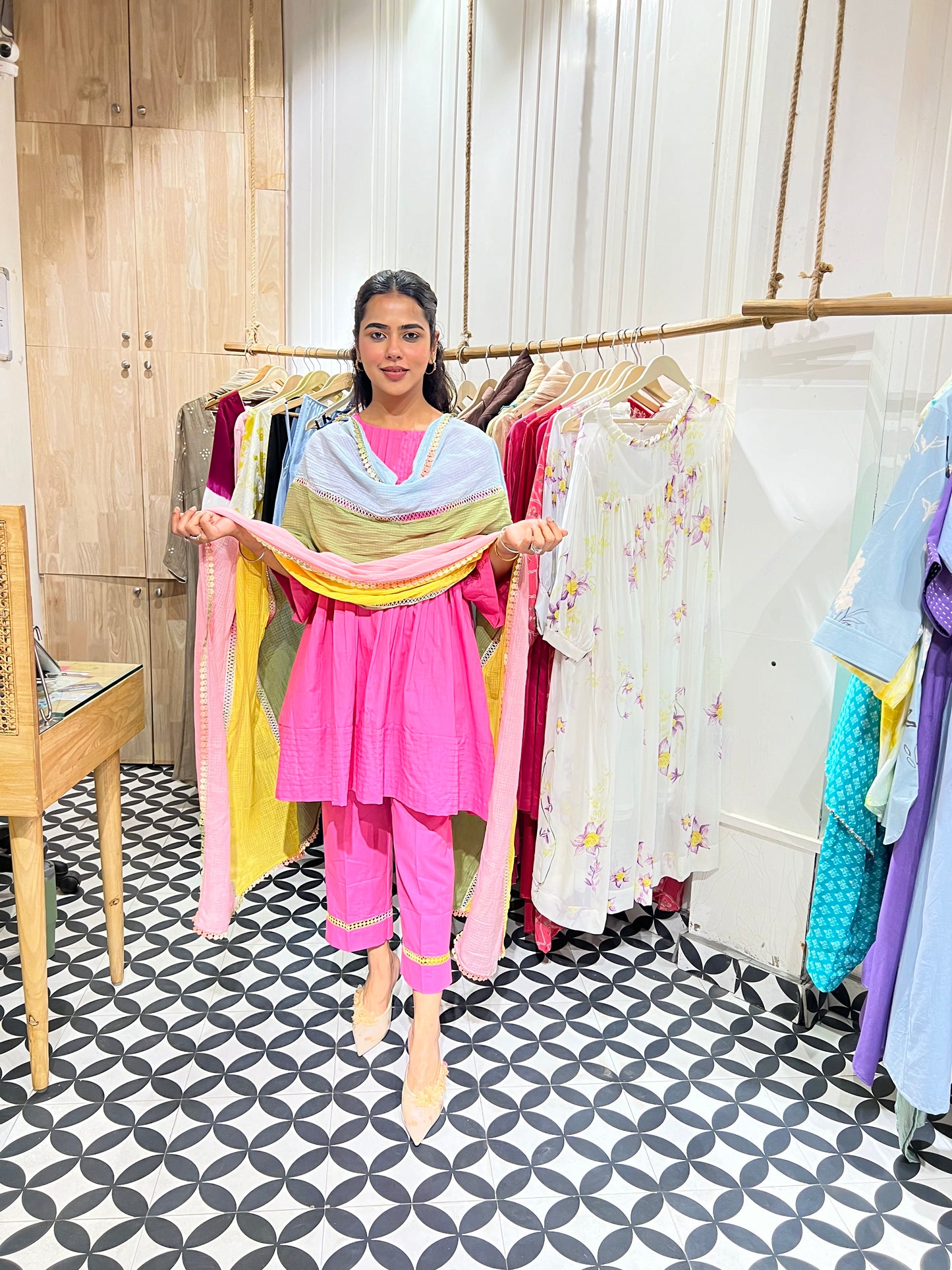 THE TAVANYA suit set