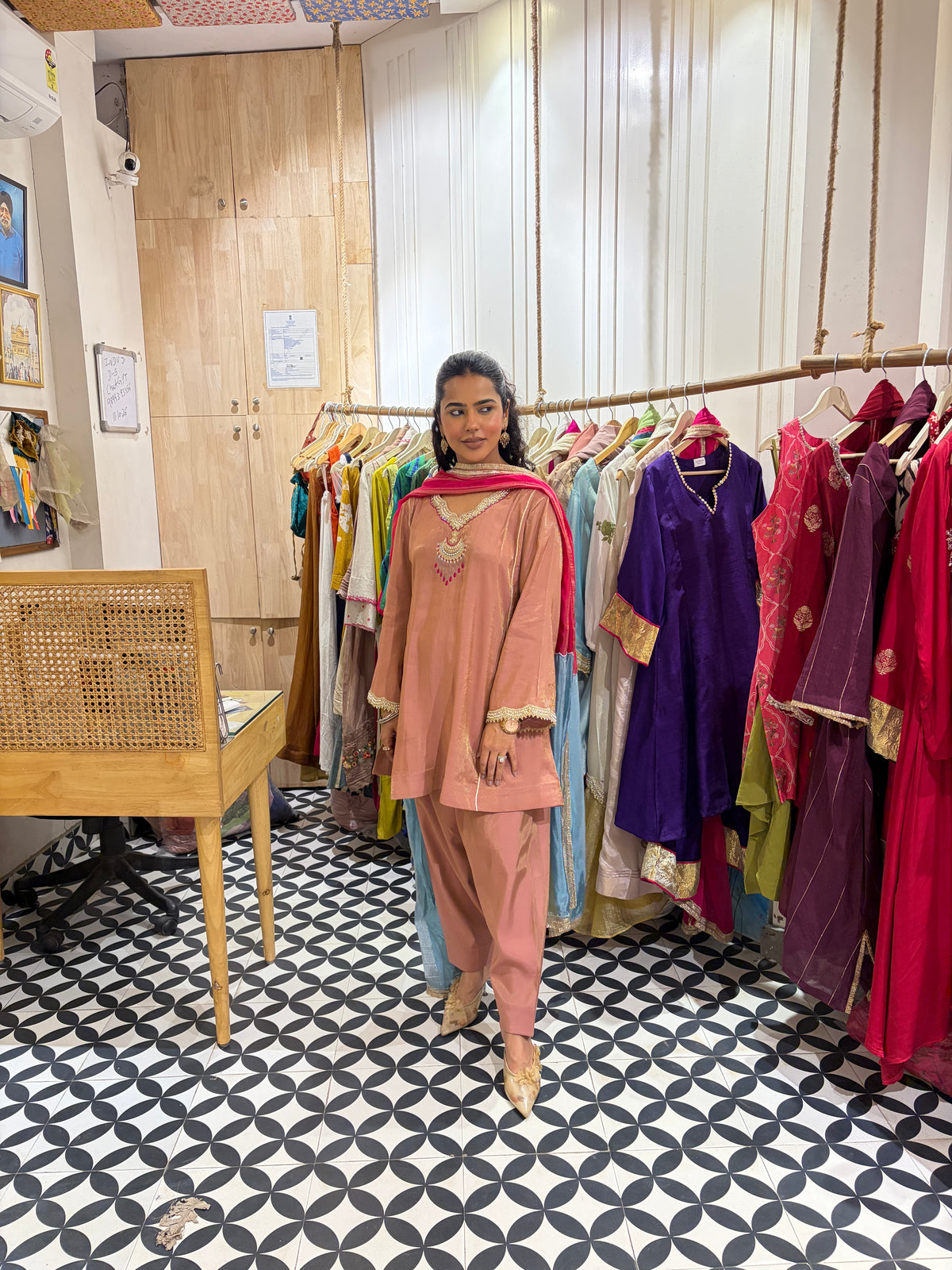 THE GULAFSHA suit set