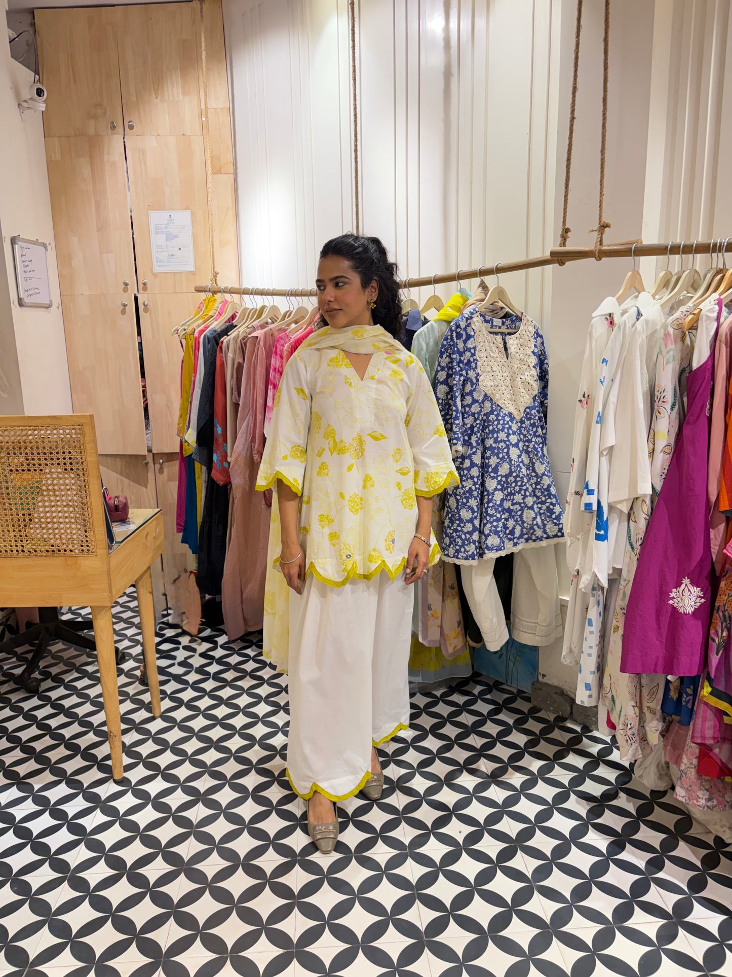 THE AROHI suit set