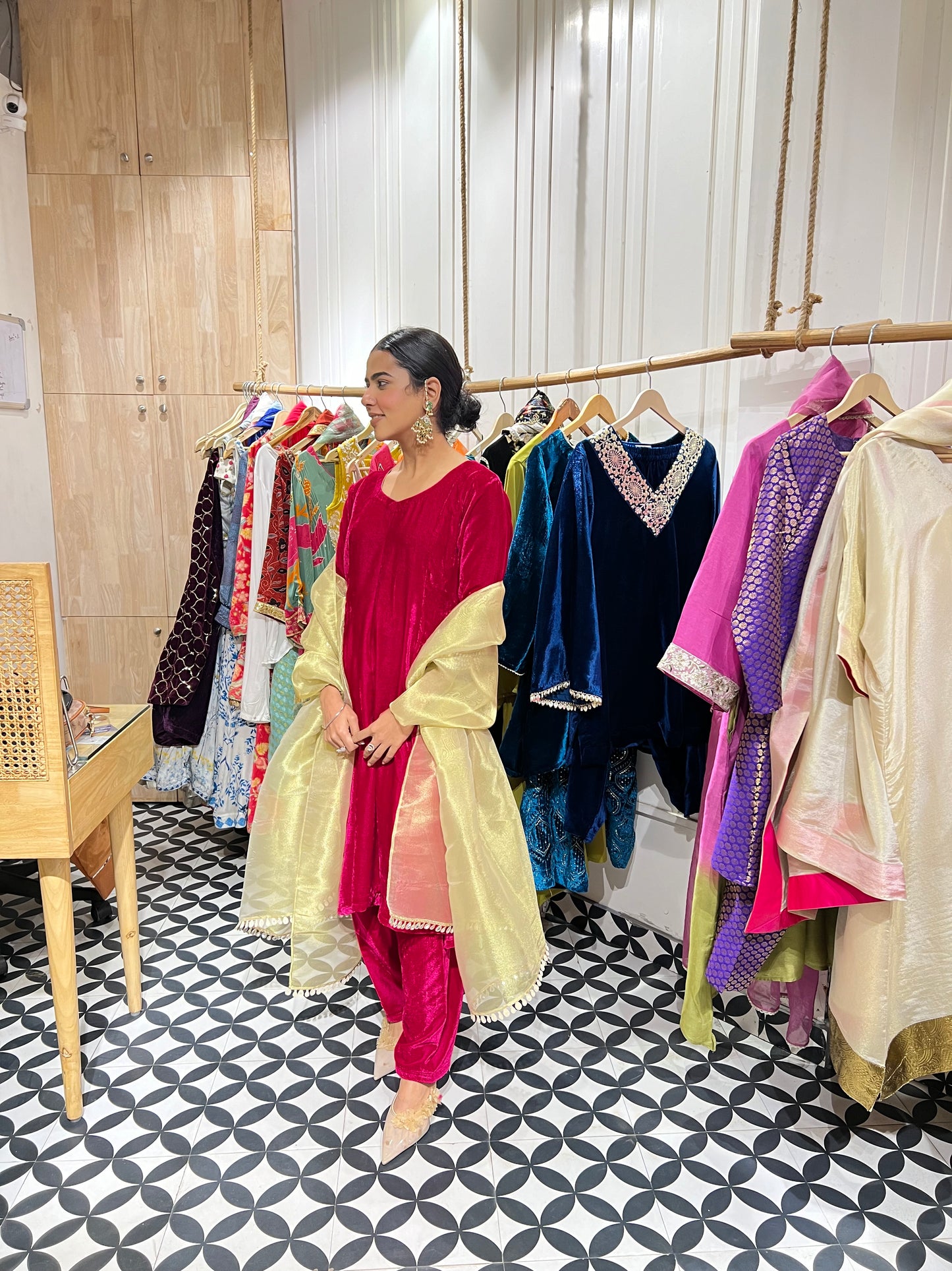 The Eshanya suit set