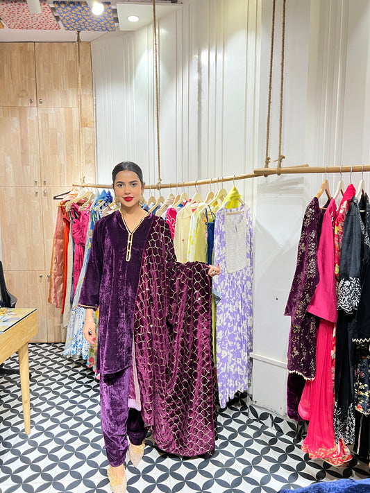 THE VRITIKA suit set