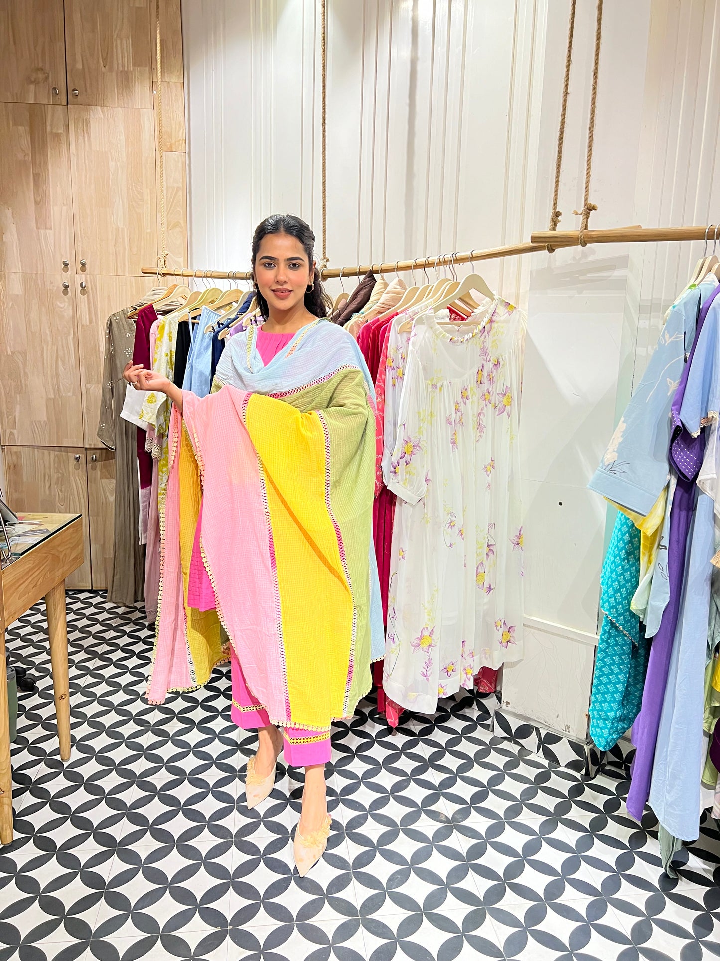 THE TAVANYA suit set