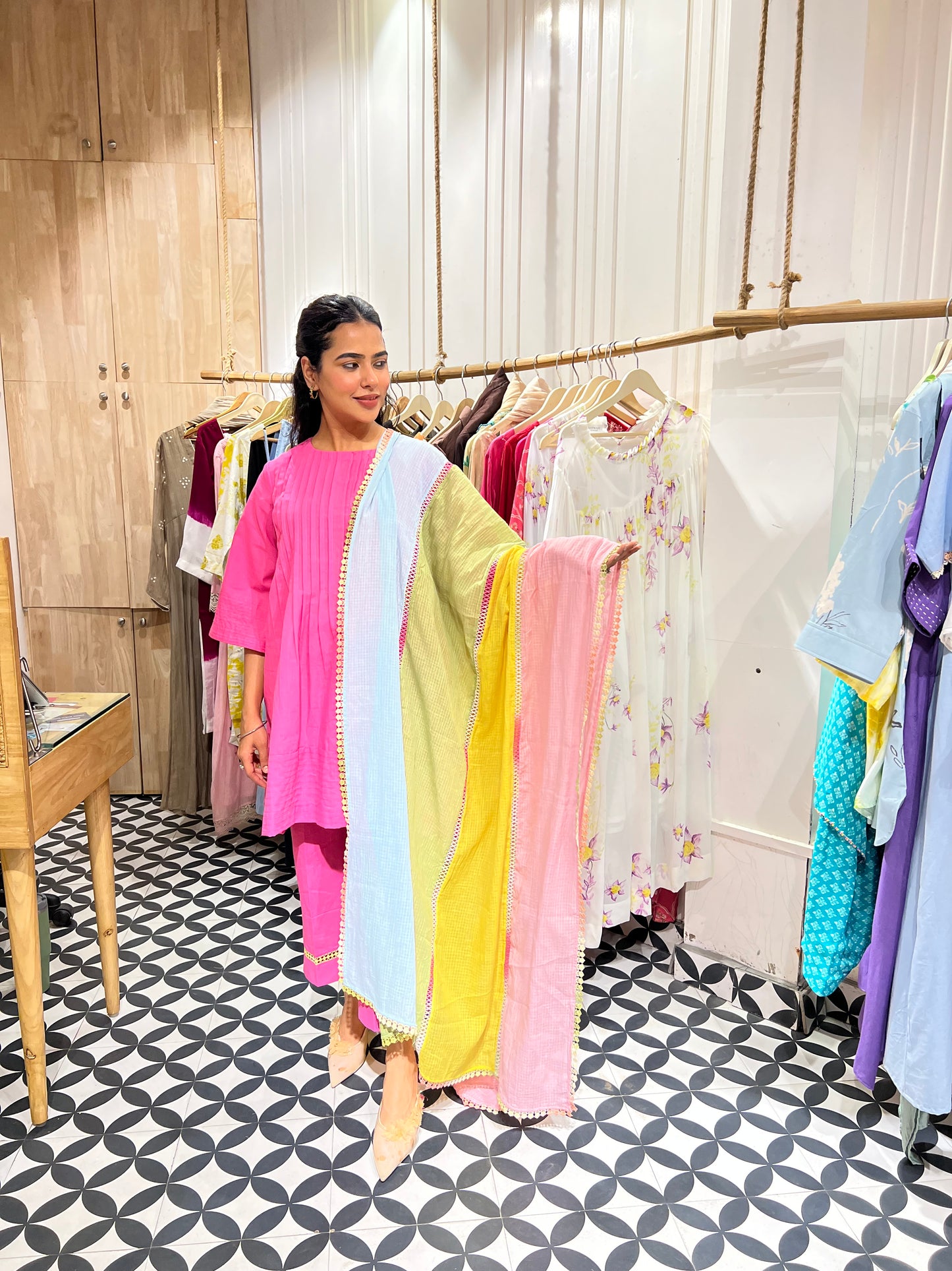 THE TAVANYA suit set