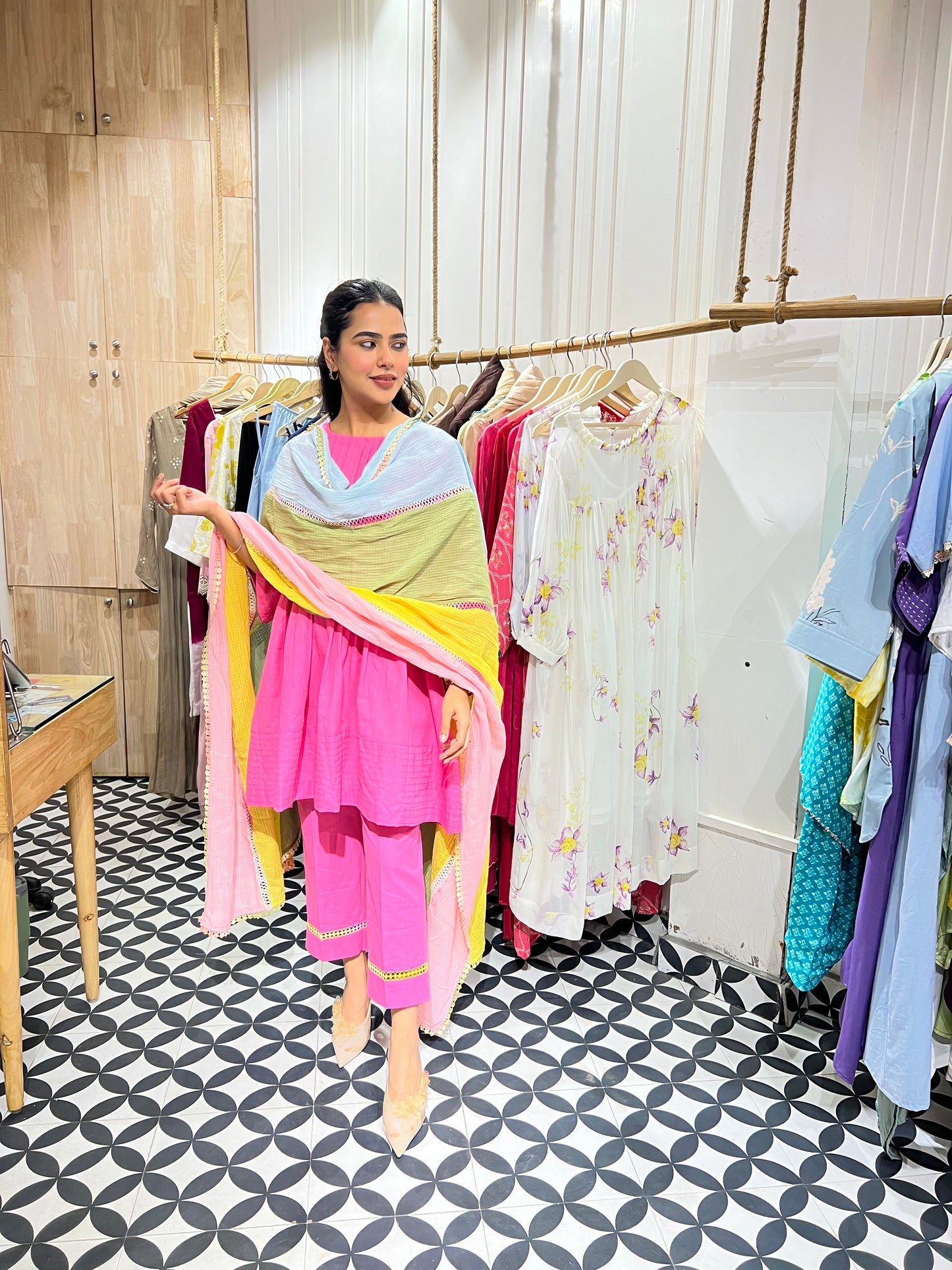 THE TAVANYA suit set