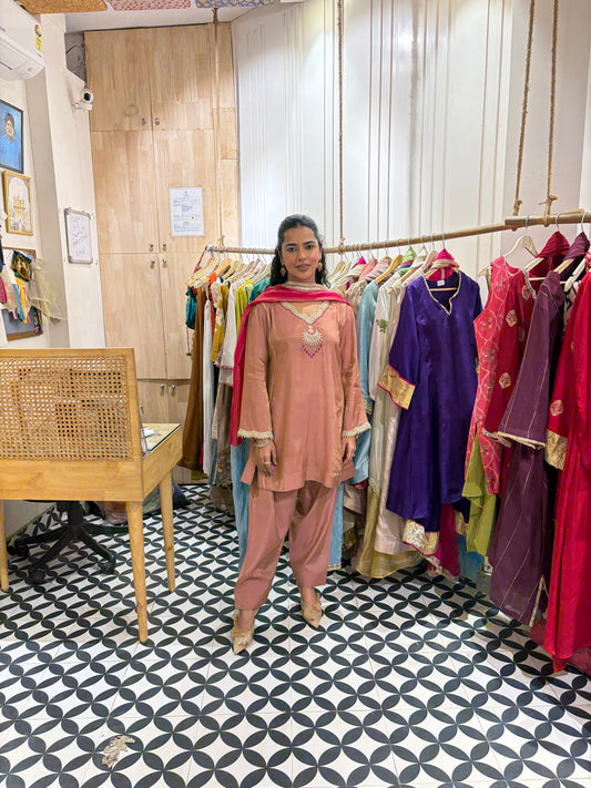 THE GULAFSHA suit set
