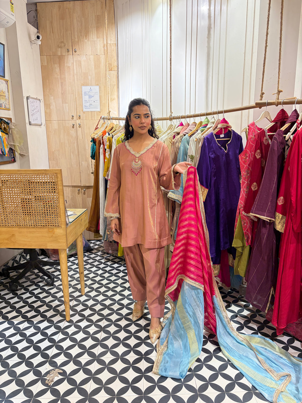 THE GULAFSHA suit set