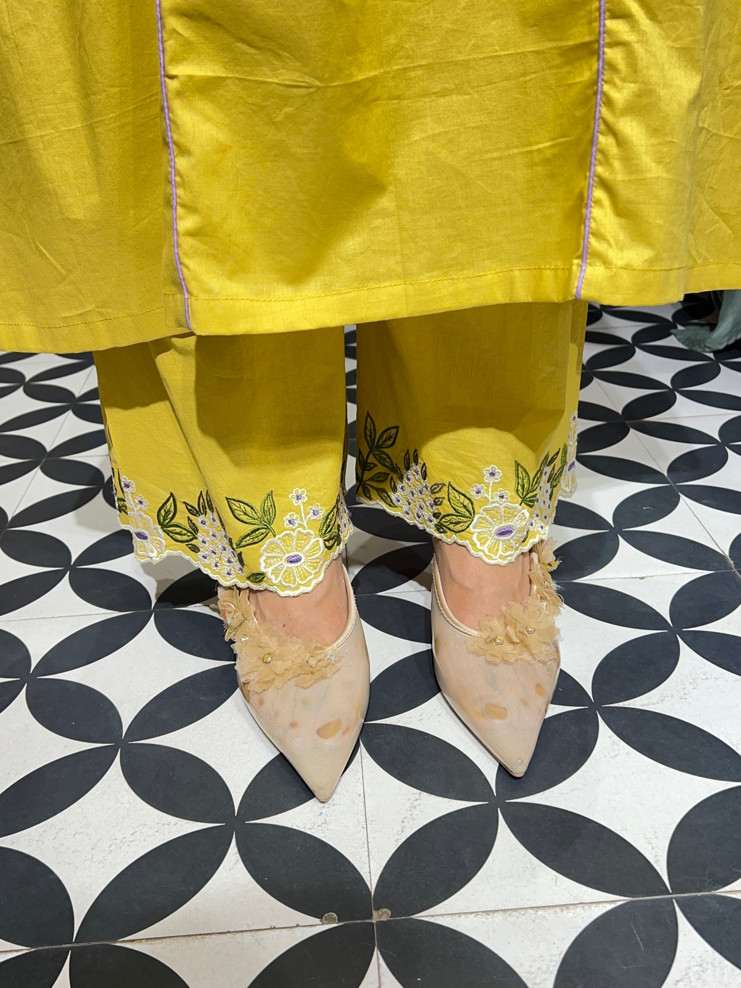 THE TASHIRA suit set