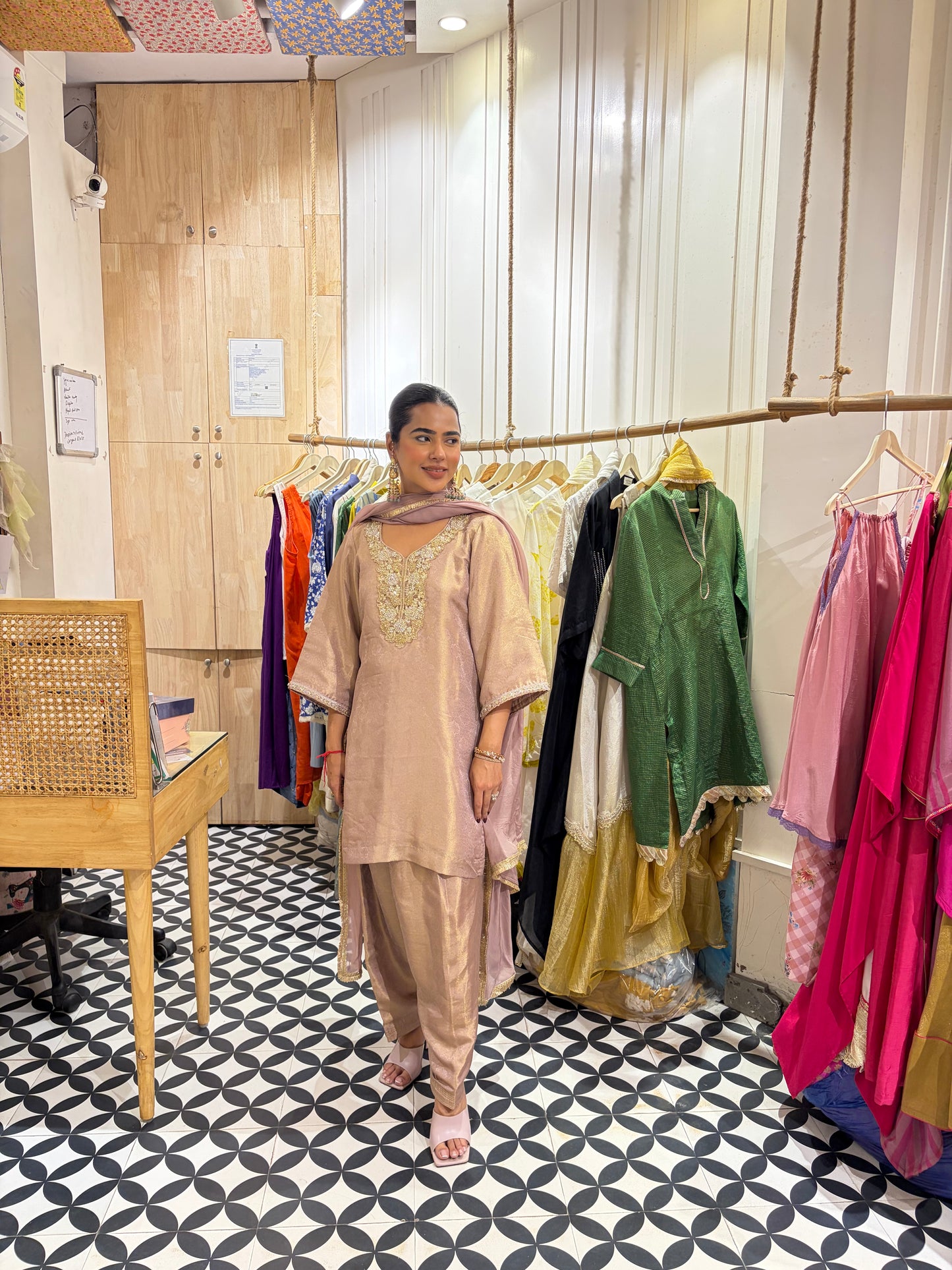 THE NAUREEN suit set
