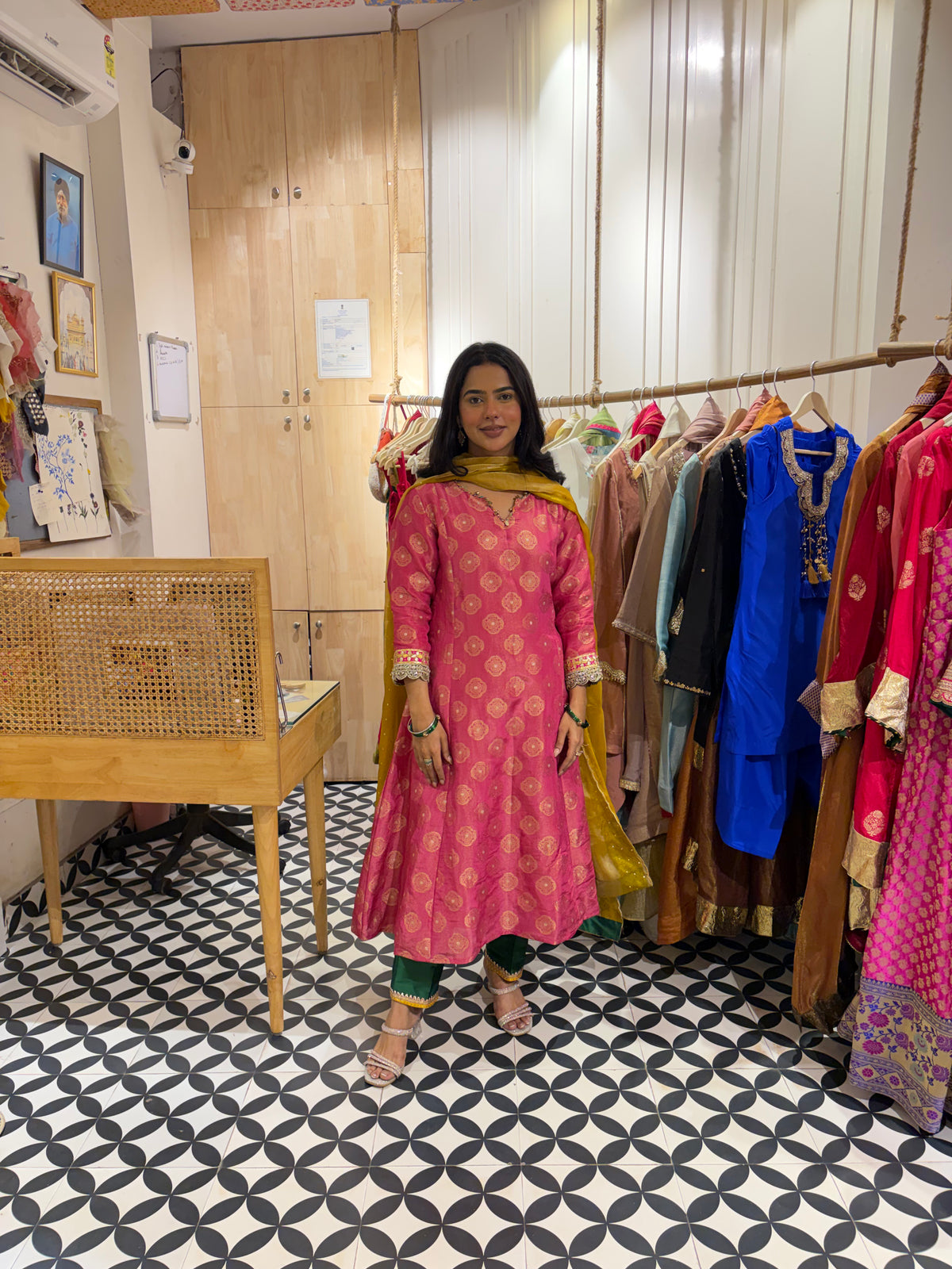 THE RANGNOOR suit set