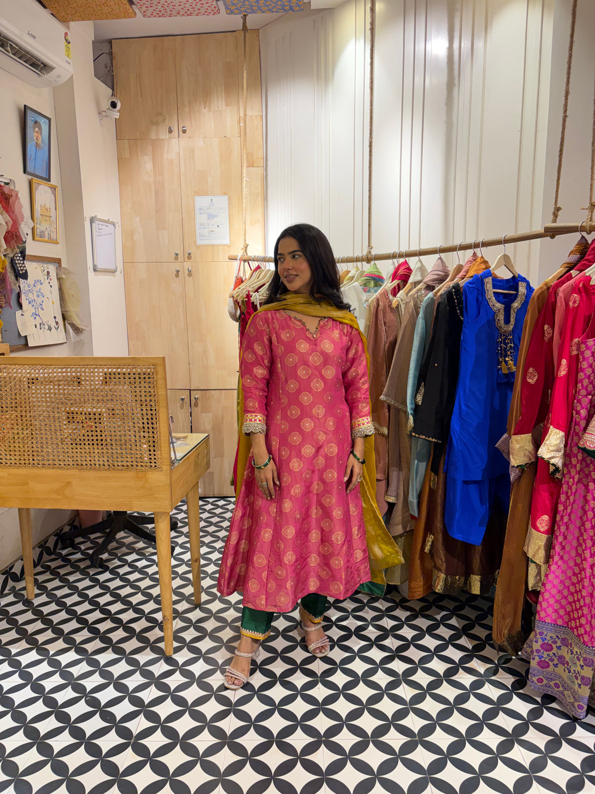 THE RANGNOOR suit set